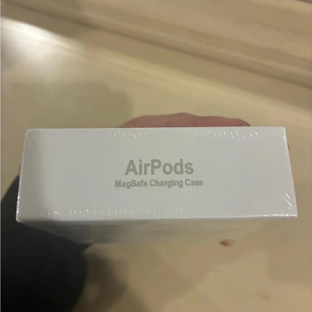 Apple Wireless Earbuds in White
